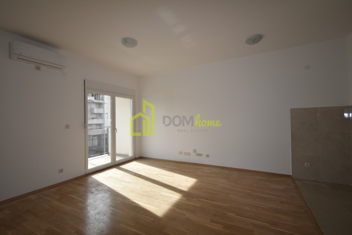 Dvosoban stan 63m2, Blok 9